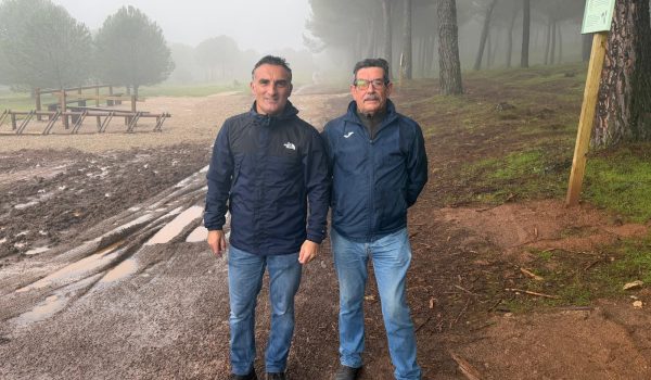 Bernardo Crespo junto a Julián Aceves, presidente del Club Kilómetro 1