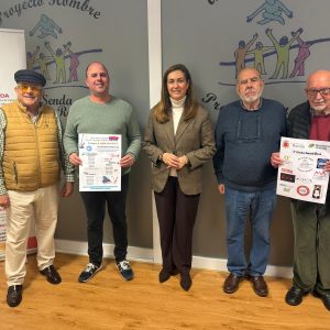 Foto de familia en la presentación del evento
