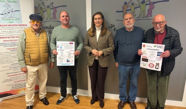 Foto de familia en la presentación del evento