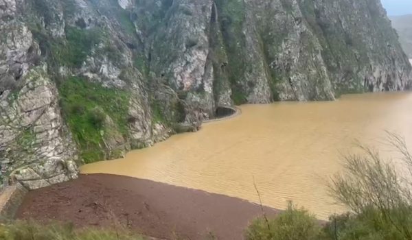 La presa se encuentra actualmente al borde de su capacidad