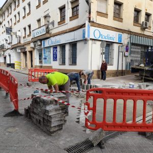 Una de las actuaciones ya se está realizando en la plaza Carmen Abela