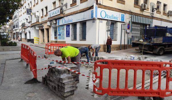 Una de las actuaciones ya se está realizando en la plaza Carmen Abela