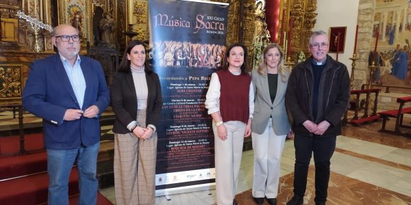Foto de familia en la presentación del ciclo