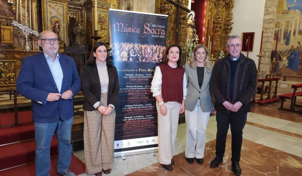 Foto de familia en la presentación del ciclo