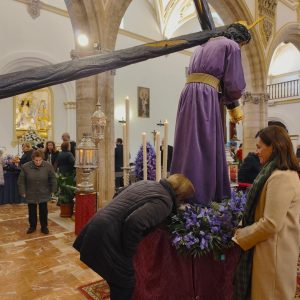 Padre Jesús ha estrenado una nueva túnica de terciopelo de seda malva
