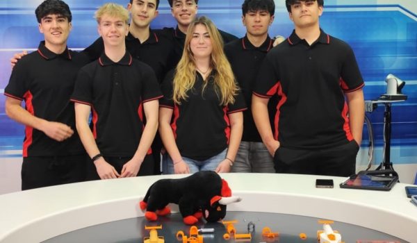 El equipo de Galmax GT en los estudios de Charry TV