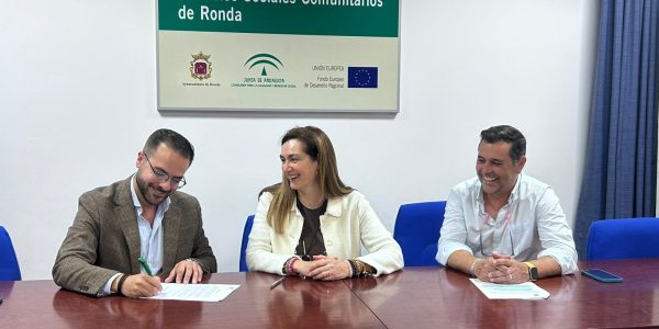 Imagen de la firma del convenio