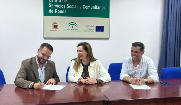 Imagen de la firma del convenio