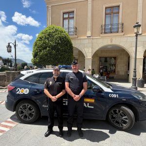Cuéllar y Gonçalves en la plaza de España