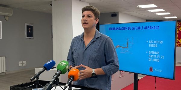 El delegado de Contratación, Jorge Fernández, en rueda de prensa