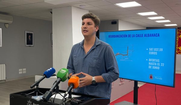 El delegado de Contratación, Jorge Fernández, en rueda de prensa