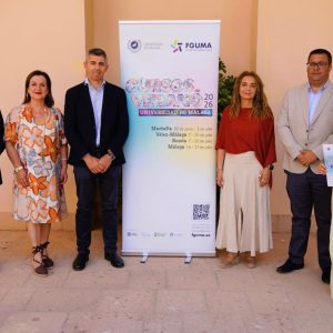 Foto de familia durante la presentación