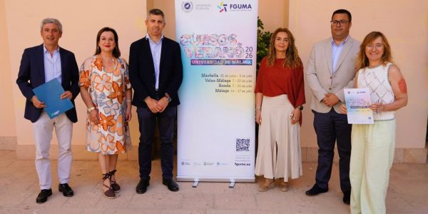 Foto de familia durante la presentación