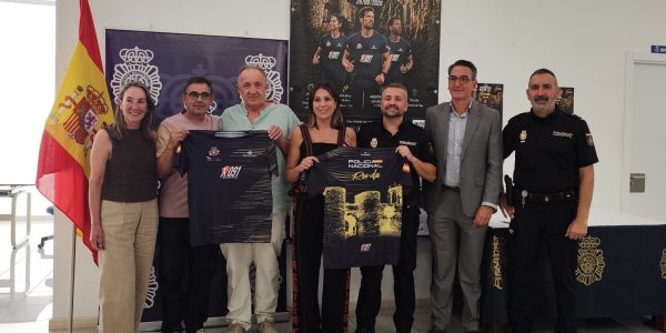 Foto de familia en la presentación de la prueba