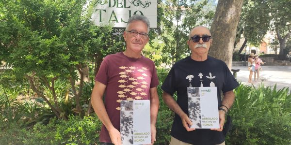 David Barrera y Paco Rojas, representantes de la Asociación por los Caminos Públicos de la Serranía de Ronda y Silvema, respectivamente