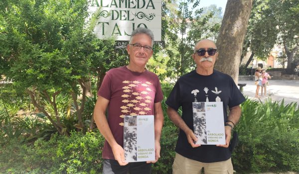 David Barrera y Paco Rojas, representantes de la Asociación por los Caminos Públicos de la Serranía de Ronda y Silvema, respectivamente