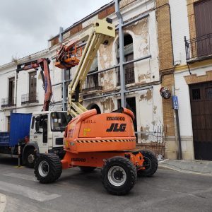 La calle Armiñán permanecerá cortada también durante la jornada de mañana