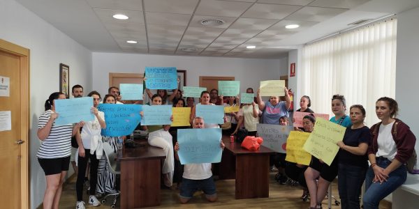 Imagen de algunos de los padres participantes en el citado encierro