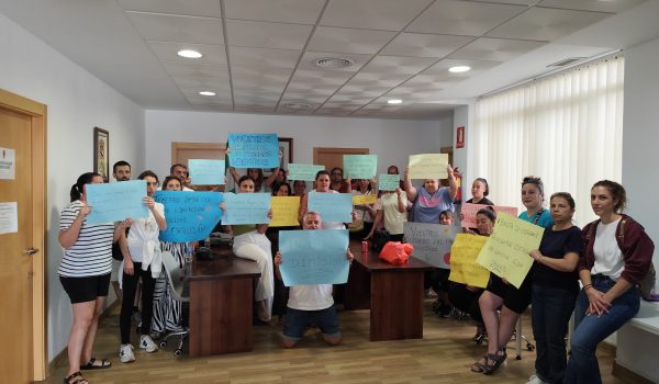 Imagen de algunos de los padres participantes en el citado encierro