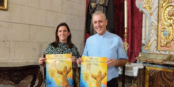 El párroco Francisco Sánchez y la delegada de Cultura, Rebeca Muñoz, han presentado las actividades