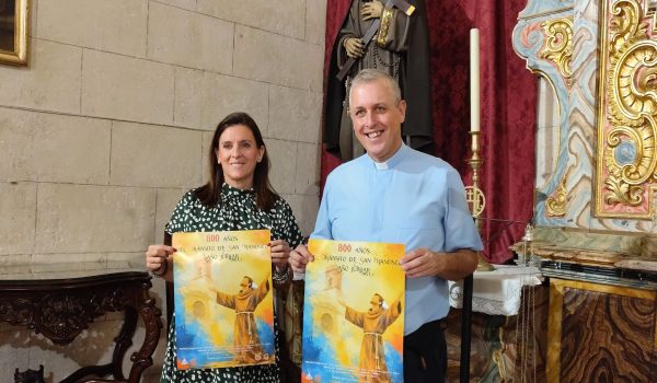 El párroco Francisco Sánchez y la delegada de Cultura, Rebeca Muñoz, han presentado las actividades