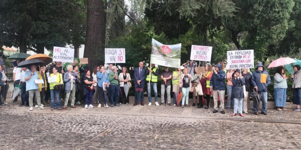 La concentración ha tenido lugar a las puertas del Ayuntamiento