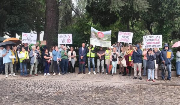 La concentración ha tenido lugar a las puertas del Ayuntamiento