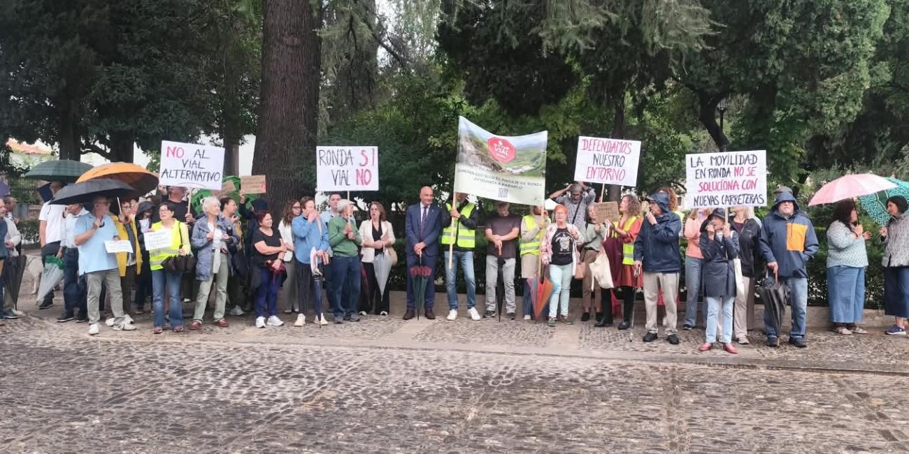 La concentración ha tenido lugar a las puertas del Ayuntamiento