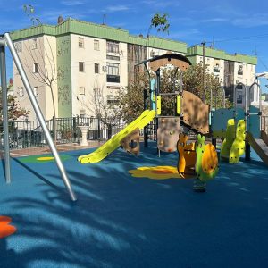 Además de la renovación del área infantil, se han plantado cinco nuevos árboles