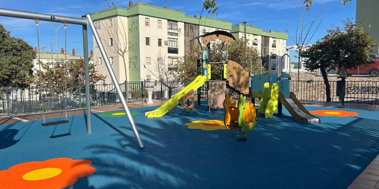 Además de la renovación del área infantil, se han plantado cinco nuevos árboles