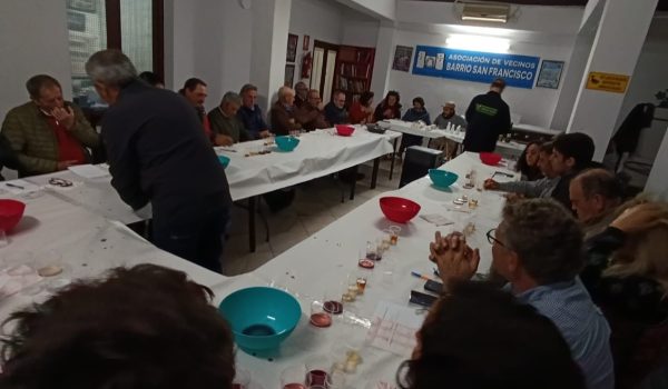 La Asociación de vecinos del Barrio de San Francisco, consciente de la singularidad de nuestro barrio, trabaja para dar visibilidad y justo reconocimiento a estas labores que forman parte de nuestra esencia.