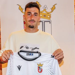 El extremo diestro, en su presentación como nuevo jugador caballa | Ceuta Deportiva