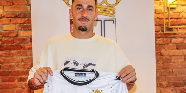 El extremo diestro, en su presentación como nuevo jugador caballa | Ceuta Deportiva