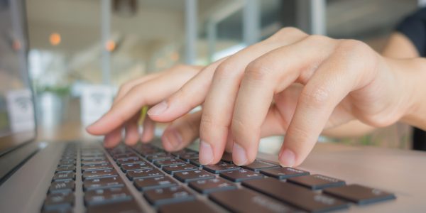 El sector servicios continúa a la cabeza con 408 nuevos trabajadores