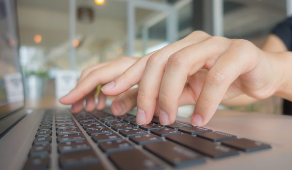 El sector servicios continúa a la cabeza con 408 nuevos trabajadores