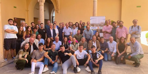 Foto de familia de los participantes. Foto de familia de los participantes.