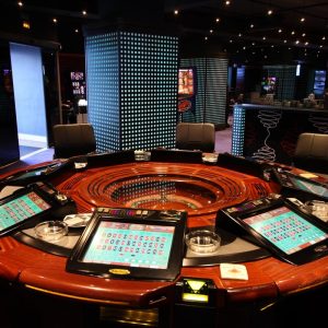 Las investigaciones se inician a raíz de la denuncia de la propietaria del establecimiento que manifestaba que uno de sus empleados se estaba apropiando de dinero de la empresa, cantidad que ascendía a más de 25 mil euros.