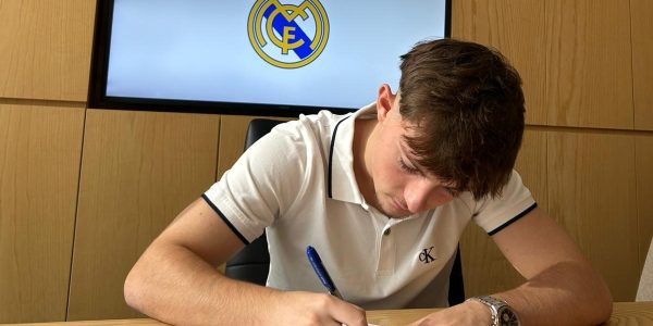 Daniel González firma su contrato con el Real Madrid hasta 2028.