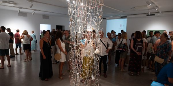 Oradoras nocturnas, de Julia Llerena, ya es parte de la colección del Museo de Arte Contemporáneo de Genalguacil