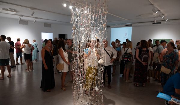 Oradoras nocturnas, de Julia Llerena, ya es parte de la colección del Museo de Arte Contemporáneo de Genalguacil