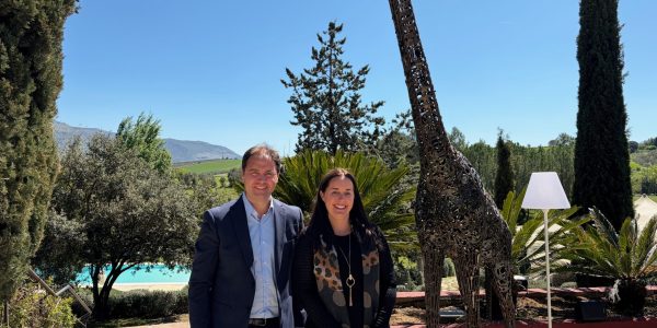 El Hotel Boutique Palacio del Moral no solo está pensado para quienes se alojan en él. Así lo dejaron claro José Morales y Ana Arnal, subrayando su lema de: “es un hotel de todos para todos”.