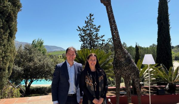 El Hotel Boutique Palacio del Moral no solo está pensado para quienes se alojan en él. Así lo dejaron claro José Morales y Ana Arnal, subrayando su lema de: “es un hotel de todos para todos”.