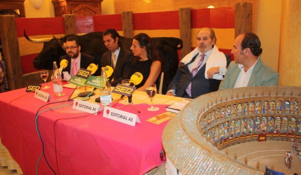 El torero jerezano perdió los papeles en el acto celebrado anoche.