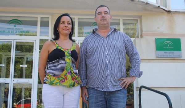 Carmen Sánchez y Juan María Durán, representantes sindicales del hospital rondeño.