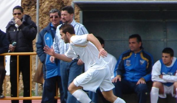 El lateral izquierdo Aitor Ruiz podría debutar mañana ante el Motril C.F.