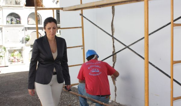 Las actuaciones se están llevando a cabo de cara al Día de los Difuntos.