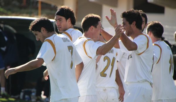 Salva García celebra el tanto que supuso el definitivo 4-1.