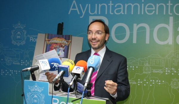 La agenda tiene como protagonista al poeta Pedro Pérez-Clotet, en el 110 aniversario de su nacimiento.