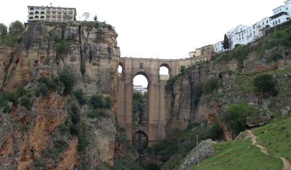 Desde las 10:00 y hasta las 13:00 horas quedará cortado el tráfico en el Puente Nuevo.