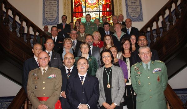 Autoridades ceutíes y rondeñas, antes del acto que se desarrolló en la ciudad autónoma.